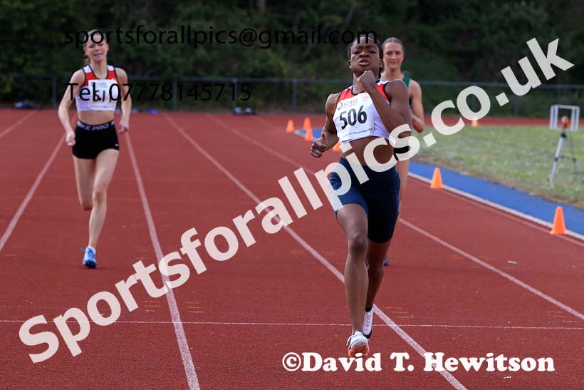 Womens under-17s 200 metres, 2025 North Eastern Track and Field Champs., Shildon, County Durham. Photo: David T. Hewitson/Sports for All Pics
